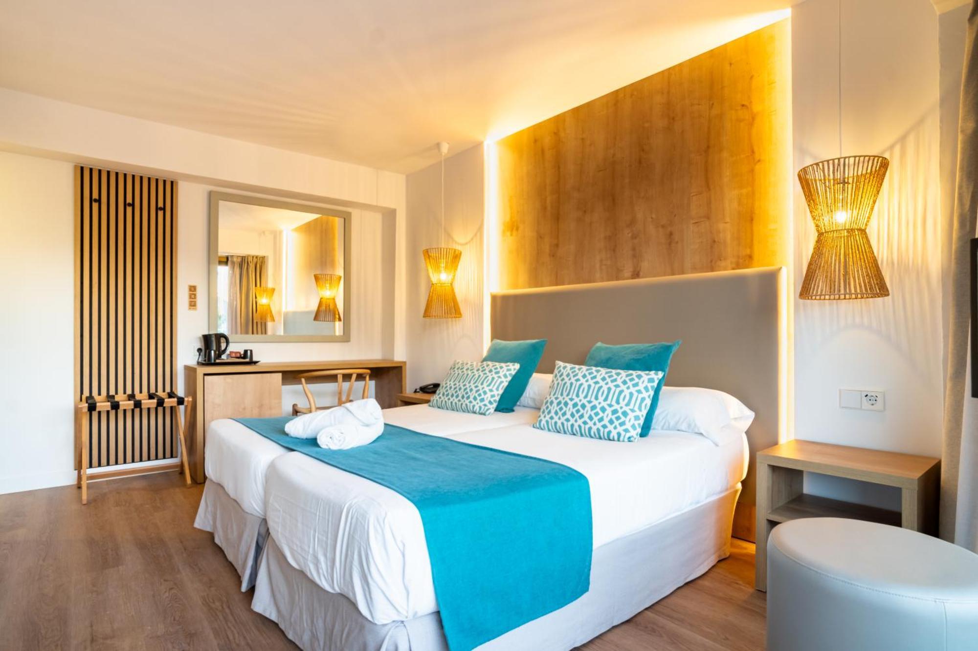 Bahia De Alcudia Hotel & Spa ポルト・ダルクディア エクステリア 写真
